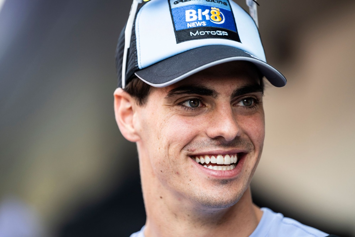 Aldeguer de retour avec une béquille : "Je me sens mieux sur la moto qu'en marchant !"