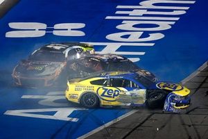Ricky Stenhouse Jr. bemoans early Daytona exit after Stage 1 chaos: "Really aggressive racing there"
