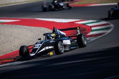 Quarto colocado em Mugello, Gabriel Gomez é vice-líder na F4 Italiana