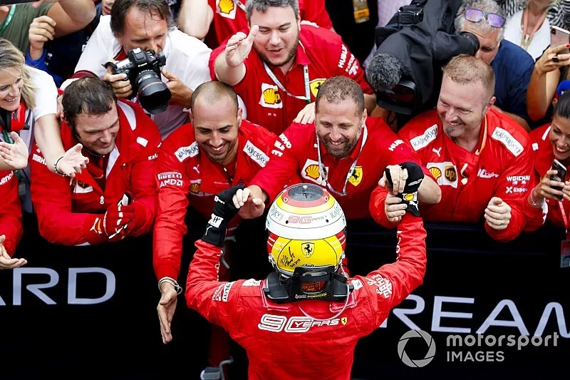 Le deuxi&egrave;me, Sebastian Vettel, Ferrari avec son &eacute;quipe