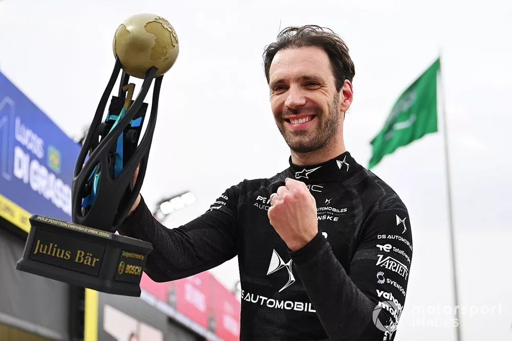 Jean-Eric Vergne, DS Penske, with his Julius Baer Pole Position Award