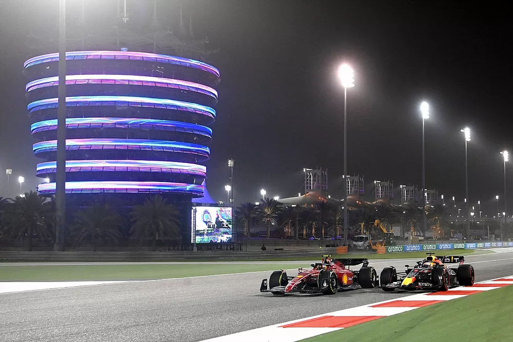 Carlos Sainz Jr., Ferrari F1-75, Max Verstappen, Red Bull Racing RB18