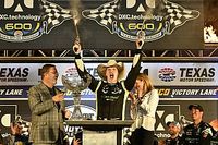 Newgarden supera a Rossi en un emocionante final en Texas