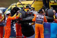 Checo P&eacute;rez explica su accidente en Hungr&iacute;a: Perd&iacute; el coche por un mil&iacute;metro