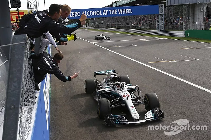 Le vainqueur Lewis Hamilton, Mercedes AMG F1 W09