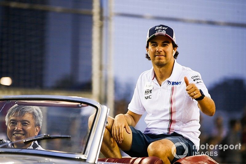 Sergio Perez, Racing Point Force India VJM1, en el desfile de pilotos