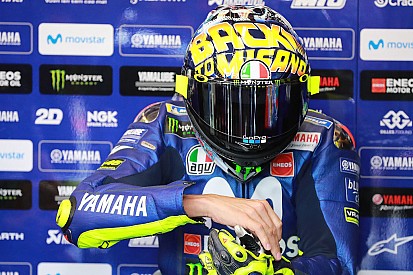 GALERIA: Rossi revela capacete no estilo “De Volta Para o Futuro”