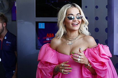 Világhíres énekesnő volt a díszvendég a Formula E chilei futamán: Rita Ora