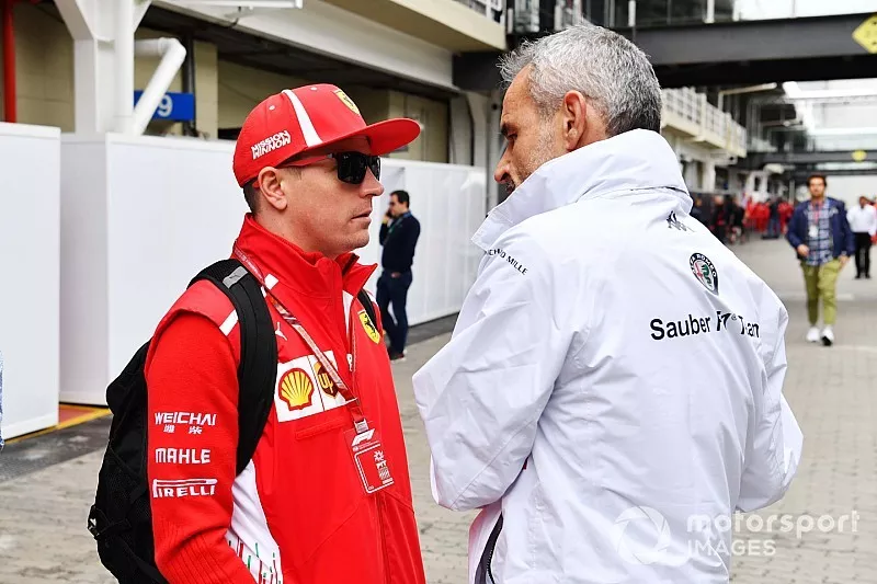 Kimi Raikkonen, Ferrari et Beat Zehnder, manager d'Alfa Romeo Sauber F1 Team