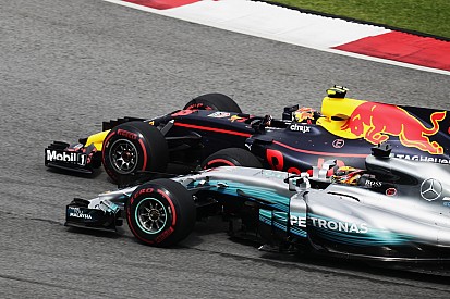 Hamilton: Mercedes'in önde kalmak için "yapması gerekenler var"