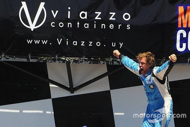 Fernando Etchegorry, Renault Clio Mío celebra