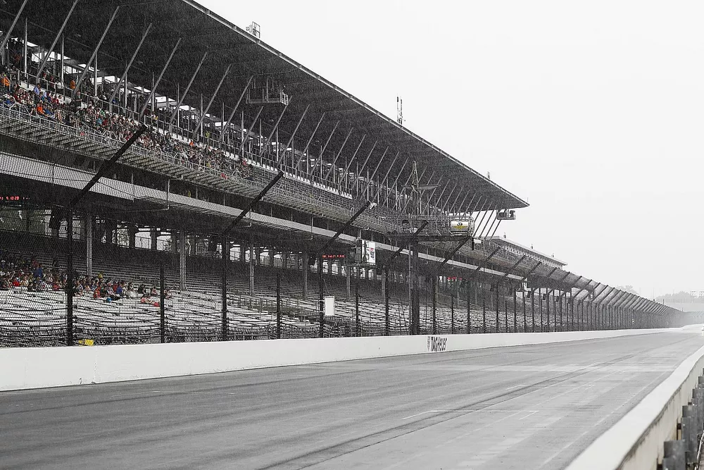 Lluvia, pista vac&iacute;a