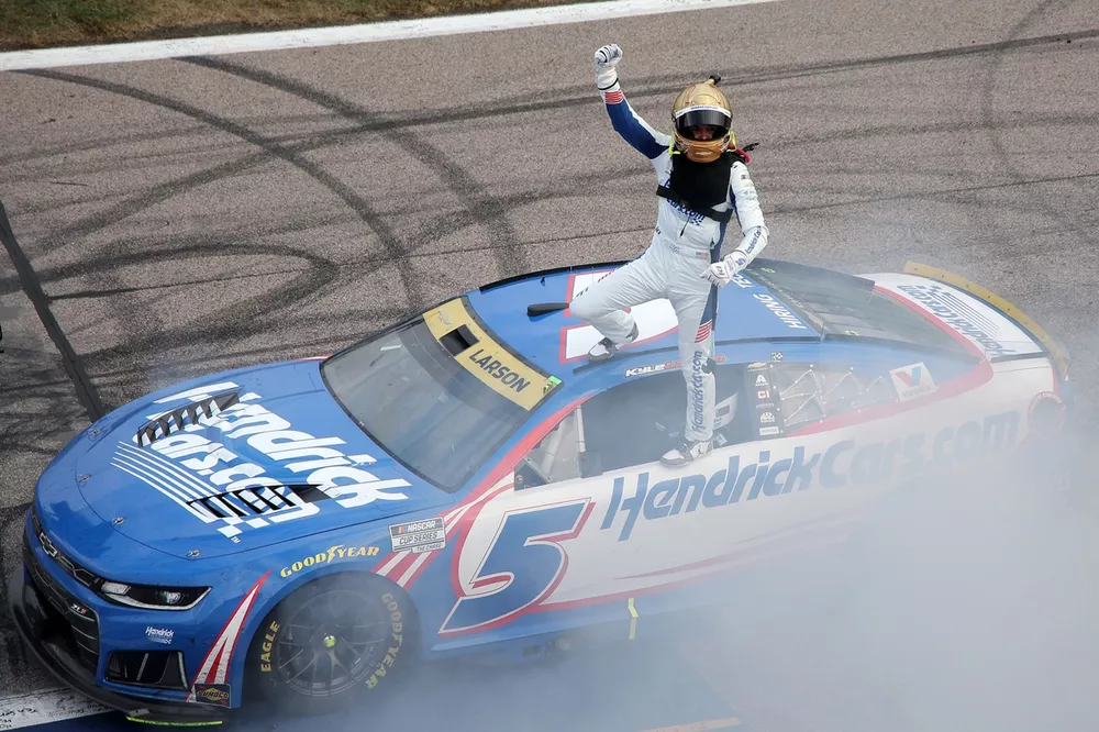 Kyle Larson wins, No. 5 Hendrick Motorsports Chevrolet