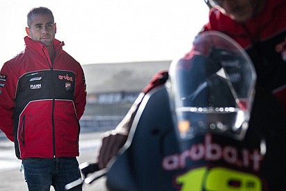 Bautista debutta in Superbike prendendo contatto con la nuova Ducati Panigale V4!