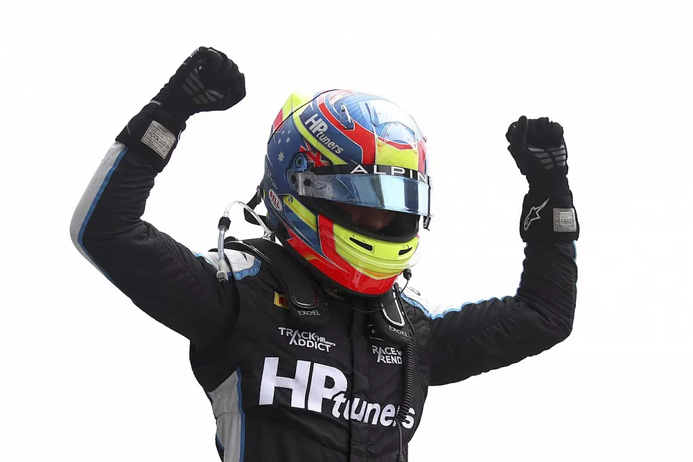 Ganador de la carrera Oscar Piastri, Prema Racing