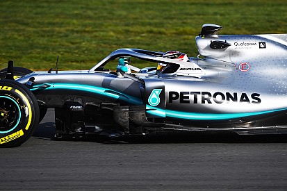 Hamilton nevetve vezette az új Mercedest: onboard videó