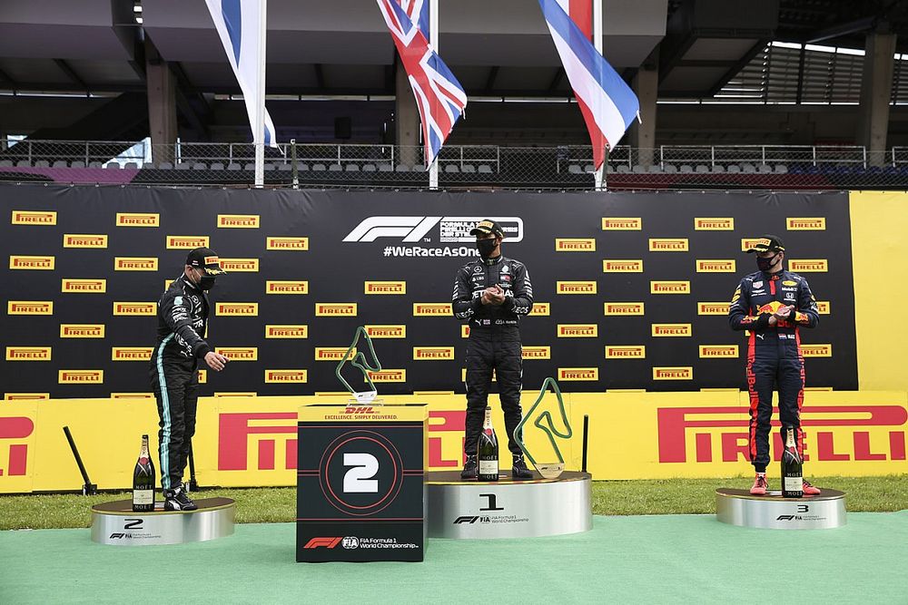 Podio: ganador de la carrera Lewis Hamilton, Mercedes-AMG Petronas F1, segundo lugar Valtteri Bottas, Mercedes-AMG Petronas F1 y el tercer lugar Max Verstappen, Red Bull Racing