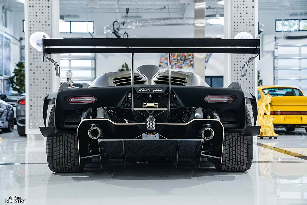 duPont REGISTRY voegt luxe auto veteraan toe als Algemeen Directeur en Nieuwste Strategische Investeerder.