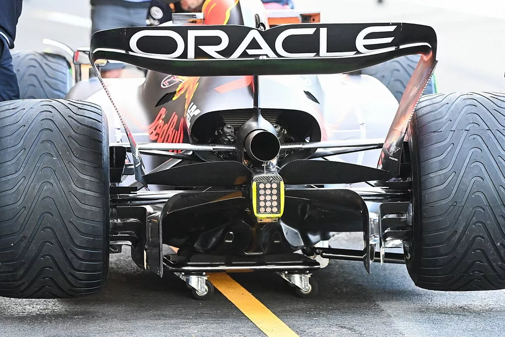 Max Verstappen, Red Bull Racing RB18, in the pits