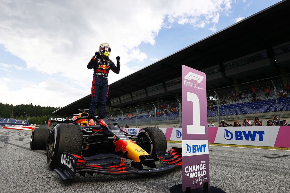 Ganador Max Verstappen, Red Bull Racing, celebrates en Parc Ferme
