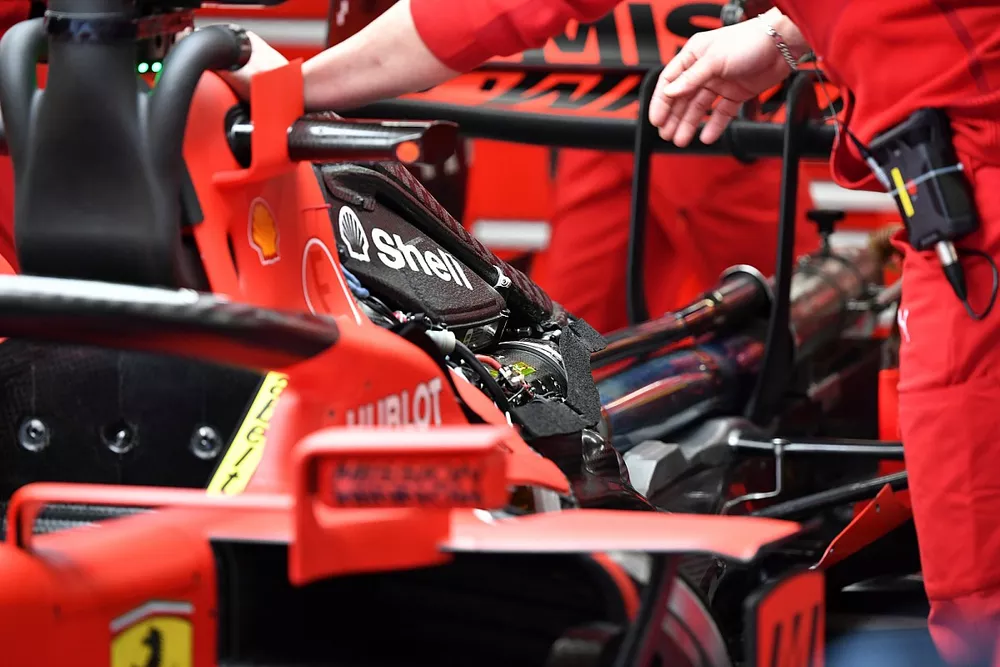 El motor en el coche de Sebastian Vettel, Ferrari SF1000 