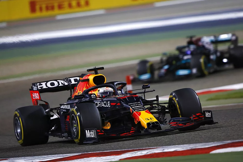 Max Verstappen, Red Bull Racing RB16B, Lewis Hamilton, Mercedes W12