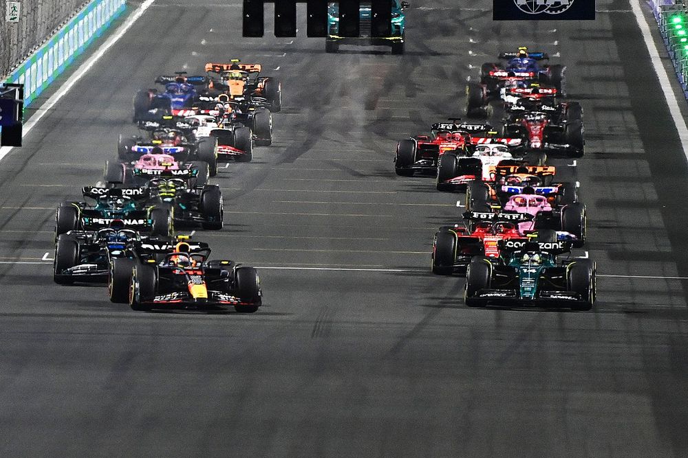 Sergio Perez, Red Bull Racing RB19, Fernando Alonso, Aston Martin AMR23, lead the field away at the start