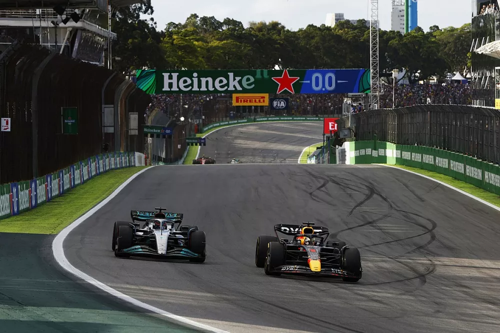 Max Verstappen, Red Bull Racing RB18, George Russell, Mercedes W13