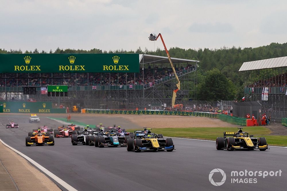 Guanyu Zhou, UNI Virtuosi Racing , Luca Ghiotto, UNI Virtuosi Racing 