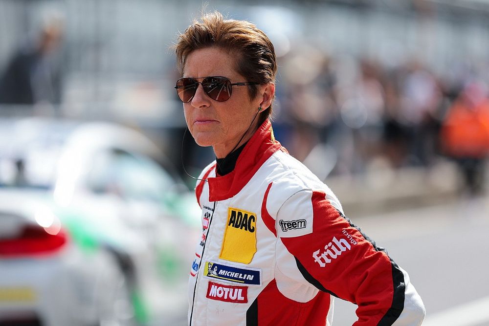 #477 BMW 323 GSLA: Sabine Schmitz