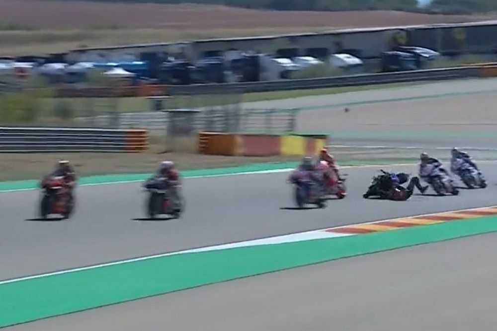 Marc M&aacute;rquez abandona tras un doble accidente con Fabio Quartararo y Takaaki Nakagami