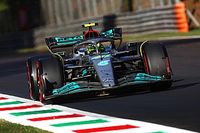 Hamilton se ofrece a dar el rebufo a Russell: "Le toca elegir"