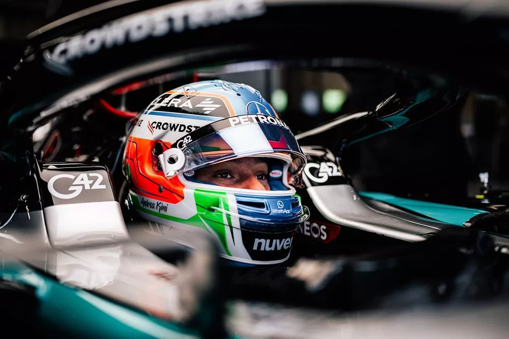 Andrea Kimi Antonelli prowadzi Mercedesa W12