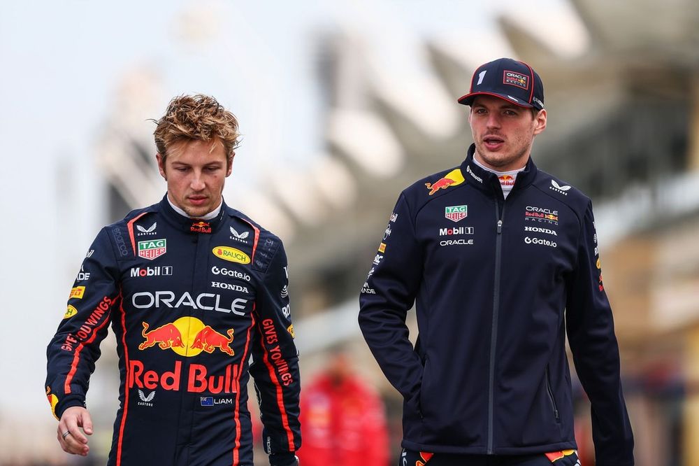 Liam Lawson, Red Bull Racing RB21, Max Verstappen, Red Bull Racing RB21
