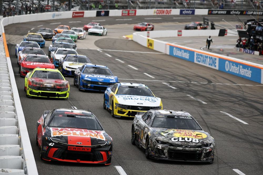 Austin Dillon, Richard Childress Racing Chevrolet, John Hunter Nemechek, LEGACY MOTOR CLUB Toyota