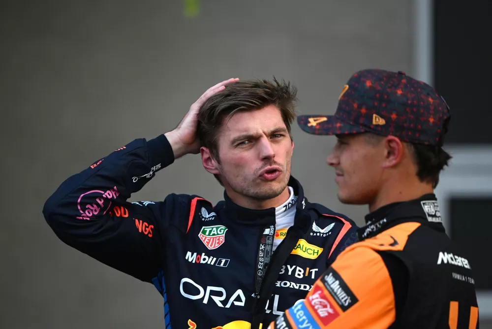 Max Verstappen, da Red Bull Racing, e Lando Norris, da McLaren F1 Team, no Parc Ferme ap&oacute;s a classifica&ccedil;&atilde;o