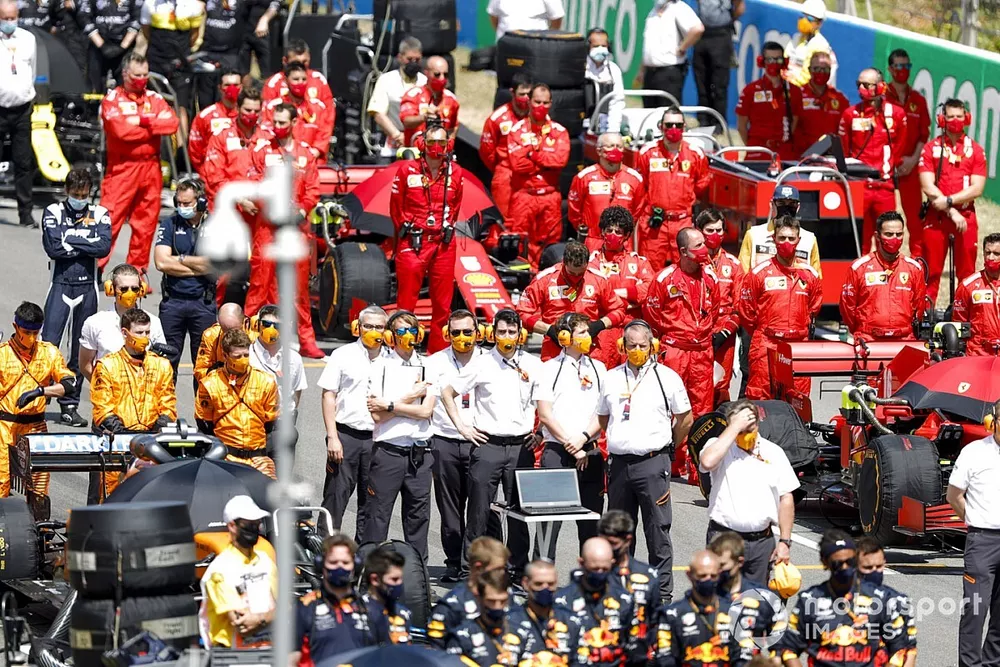 The busy pre race grid