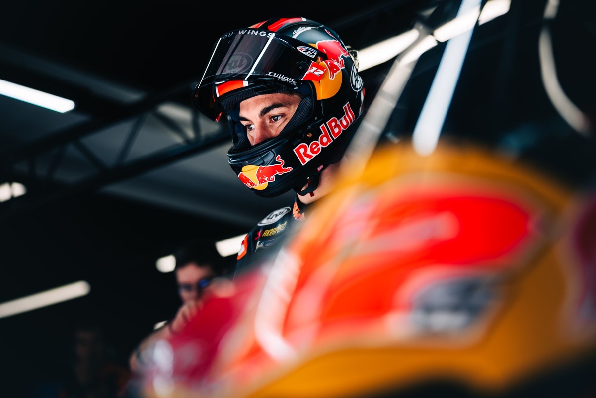 Viñales compose avec la douleur : "Je tiens la moto à une main"