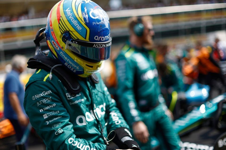 Fernando Alonso, Aston Martin F1 Team, en la parrilla