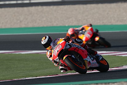 Fuertes caídas de Lorenzo y Márquez en un tercer ensayo marcado por el viento