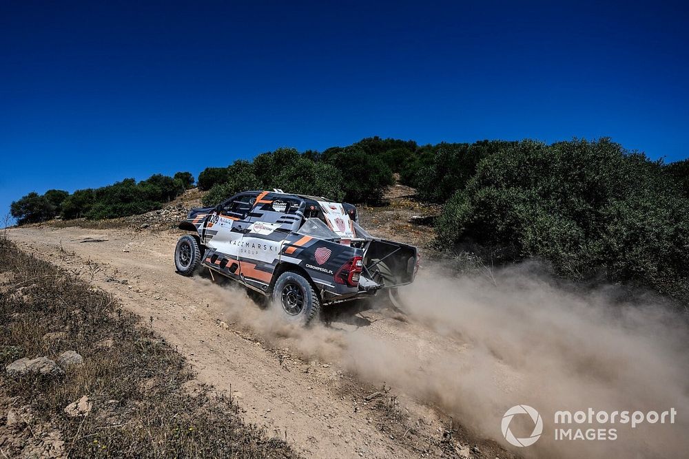 Martin Kaczmarski, Tapio Suominen. Toyota Hilux