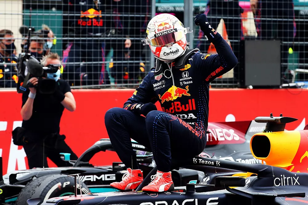Max Verstappen, Red Bull Racing, c&eacute;l&egrave;bre sa victoire dans le parc ferm&eacute;