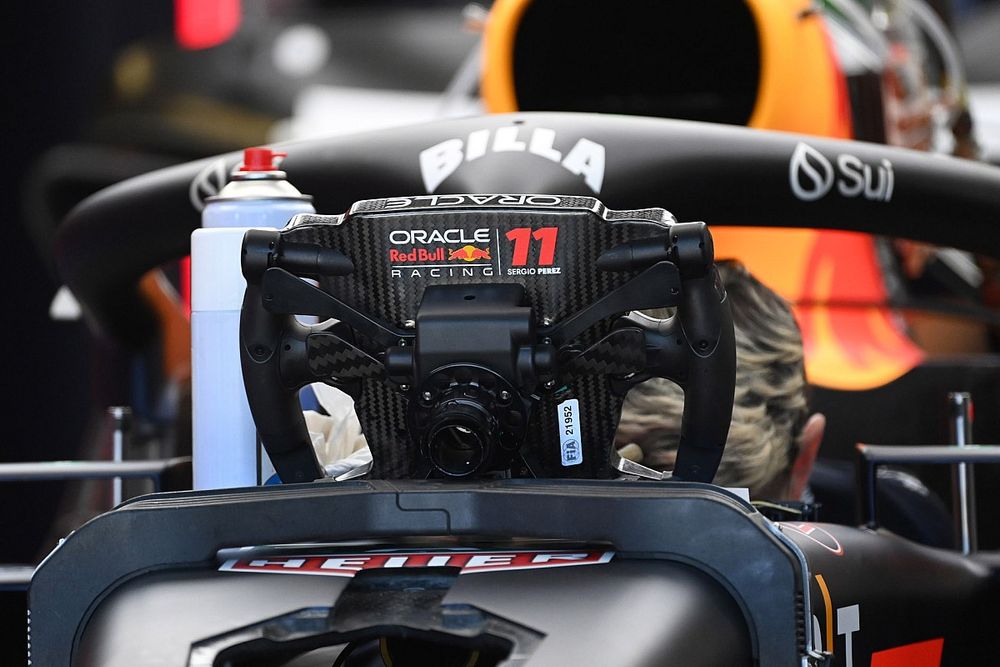 Red Bull Racing RB19 detalle del volante de Sergio Pérez