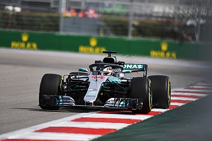Hamilton lidera dobradinha da Mercedes no TL2 na Rússia