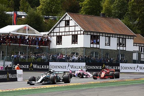 Hamilton: Vettel me pas&oacute; en la recta como si yo no existiera