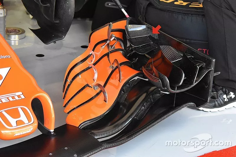 D&eacute;tails de l'aileron avant de la McLaren MCL32