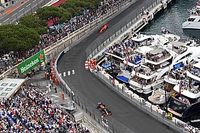 Ricciardo aguanta el acoso de Vettel para ganar en Mónaco por primera vez