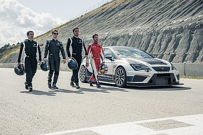 Vídeo: Lorenzo y Dovizioso al volante de un Cupra TCR en Castellolí