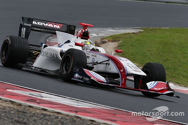 Super Formula Okayama: Sekiguchi kalahkan Kobayashi di trek basah