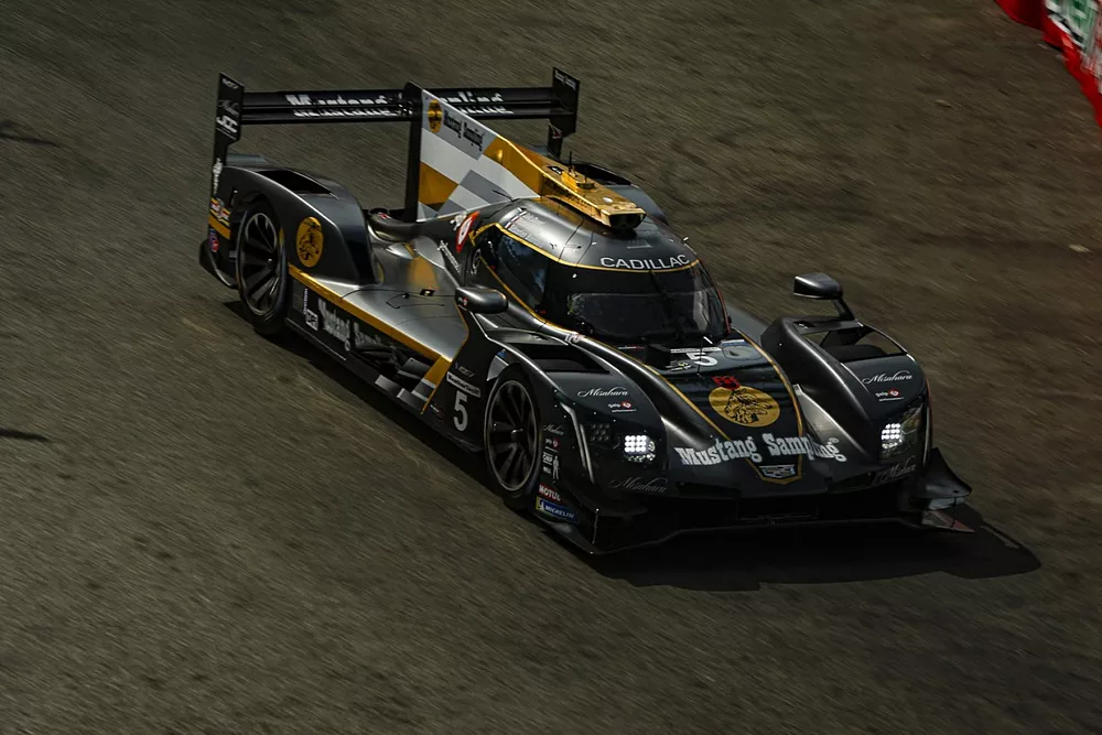 #5: Mustang Sampling / JDC-Miller MotorSports Cadillac DPi, DPi: Loic Duval, Tristan Vautier